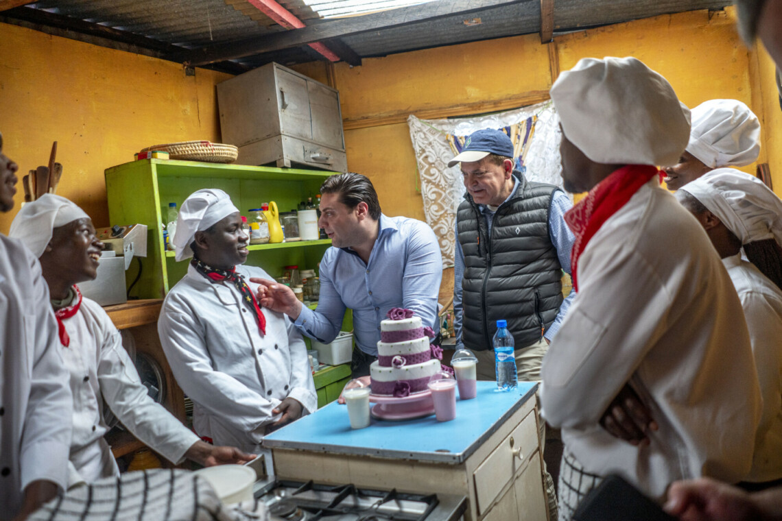 Moses Isik CEO Bake My Day in Sweden and Bruce Grant Hand in Hand Chairman interacting with members of Peniel catering school in Gachie Kiambu county. Peniel has been taught on product development and business modelling and has trained over 500 young people to start their own enterpises in baking.